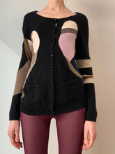 Load image into Gallery viewer, Close front cashmere cardigan black by Lou de Betoly
