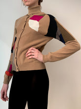 Load image into Gallery viewer, Side front cashmere cardigan beige by Lou de Betoly
